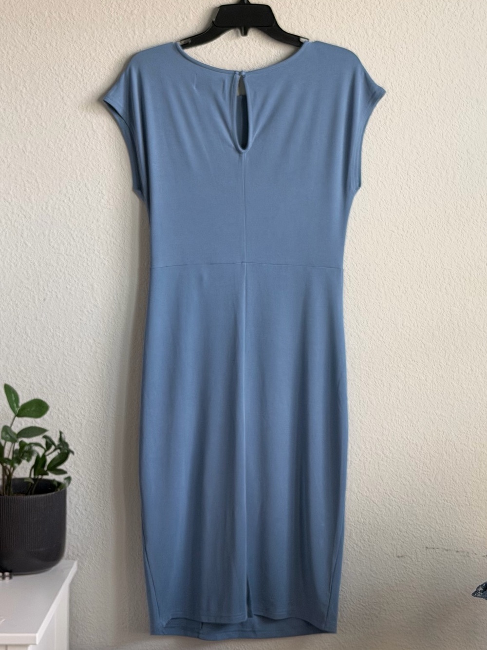Blue Twist Front Midi Dress
Size Small - Picture 5 of 9